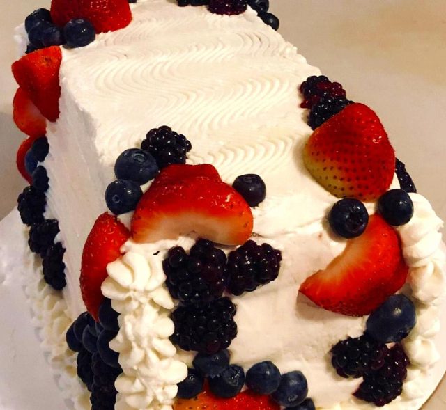 https://krsweetshop.com/wp-content/uploads/2025/05/cake-service-640x589.jpg